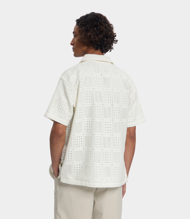 Law of the Sea Siren ajour knitted resort shirt off-white – luchtig heren overhemd met ajour knit structuur en moderne resort pasvorm