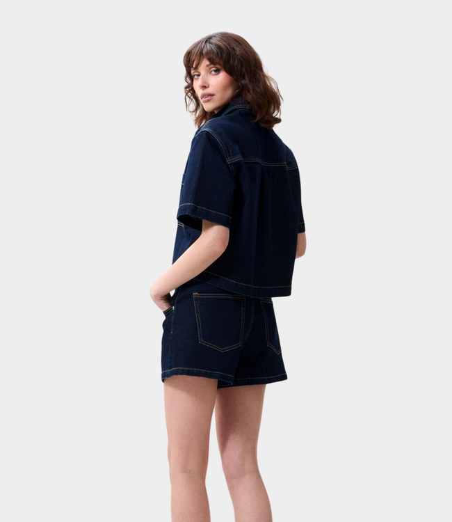 Catwalk Junkie Short sleeve denim blouse dark blue – stijlvolle dames denim blouse met korte mouwen en moderne relaxed fit