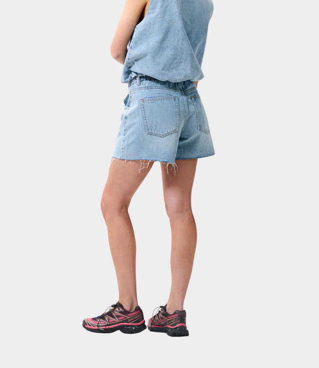 Catwalk Junkie Denim shorts with elastic waistband blue – comfortabele dames denim short met elastische tailleband en moderne casual pasvorm