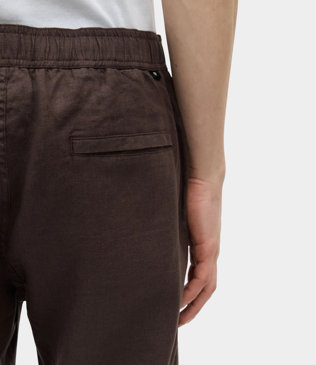 Samsoe Samsoe Sajabari X trousers turkish coffee – stijlvolle heren broek van linnen met relaxed fit en moderne minimalistische uitstraling
