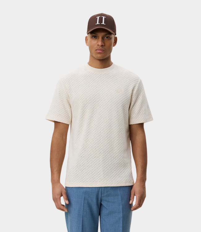 Les Deux Knitted check T-shirt eggnog white – stylish men’s knit T-shirt with subtle check texture and modern premium aesthetic