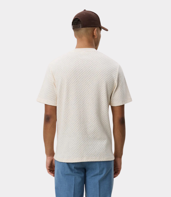 Les Deux Knitted check T-shirt eggnog white – stylish men’s knit T-shirt with subtle check texture and modern premium aesthetic