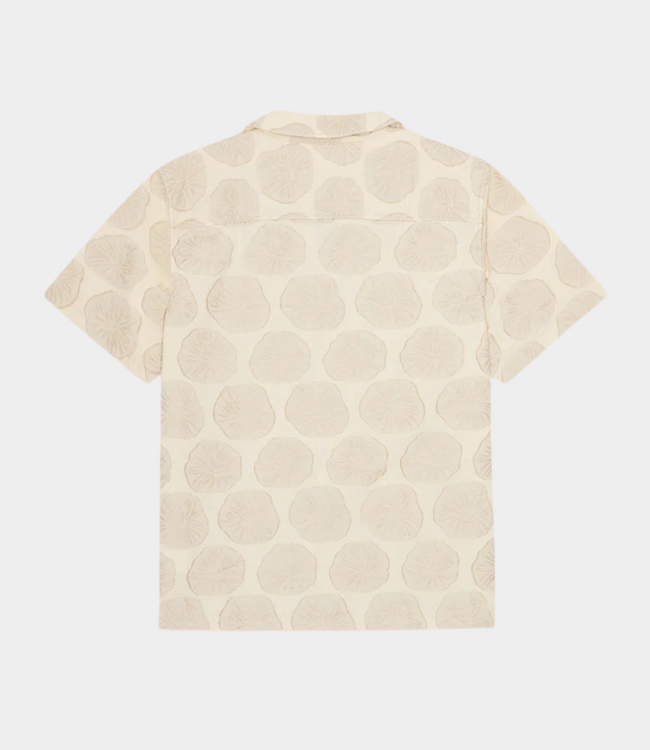 Les Deux Dahlia jacquard SS shirt light sand – stylish men’s shirt with floral jacquard texture and modern resort aesthetic