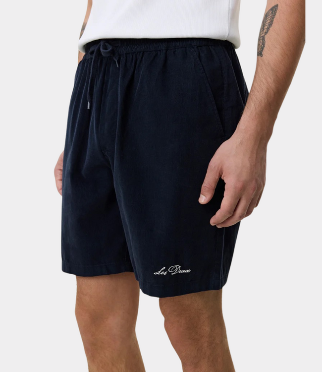Les Deux Signature mini cord shorts dark blue night – stijlvolle heren corduroy shorts met elastische taille en moderne casual uitstraling