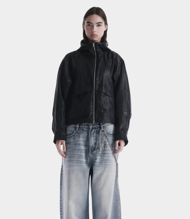 Krakatau QW570 jacket dark night – oversized women’s field jacket with crinkle nylon, concealed hood and modern technical aesthetic