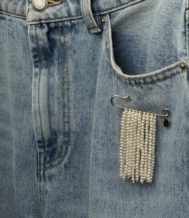 Catwalk Junkie pearl pin pearl