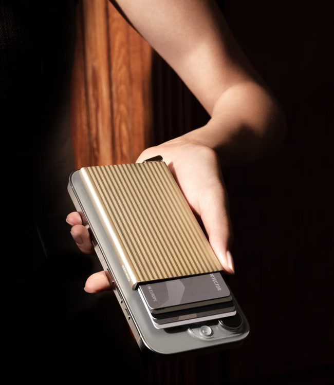 Secrid Cardprotector for magsafe cashmere
