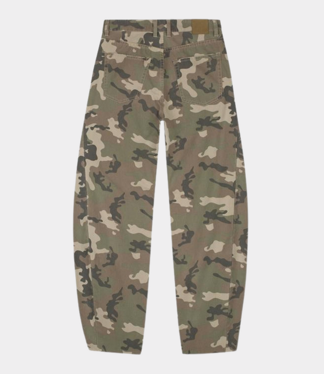 Catwalk Junkie Super barrel fit camo jeans mountain view