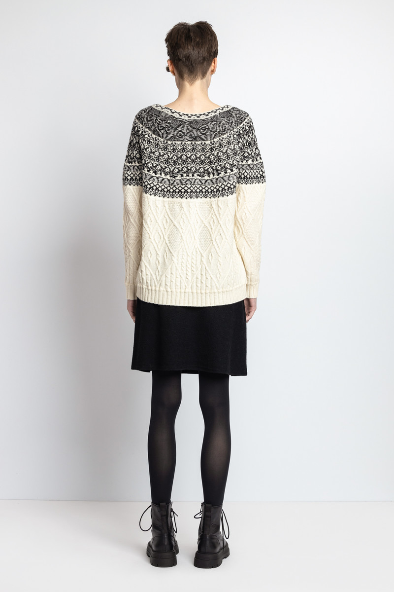 IVKO - O-Neck Pullover Artistic Pattern Off-White