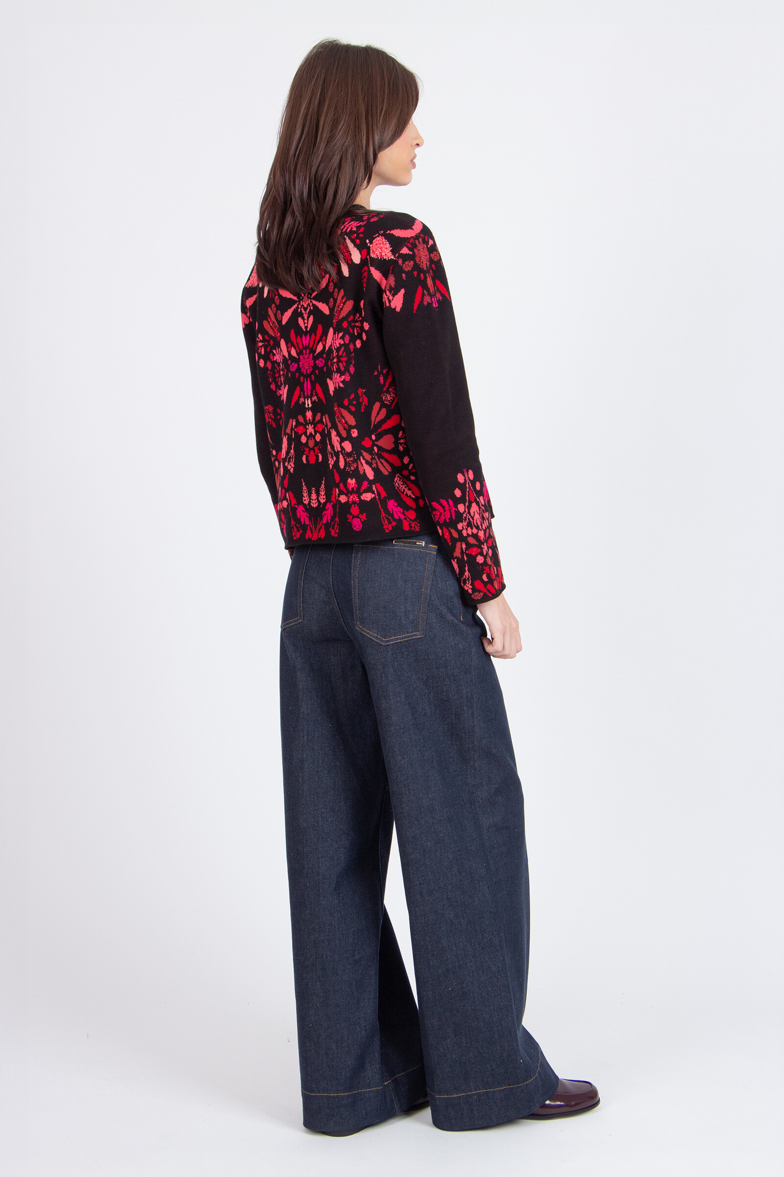 IVKO  Woman IVKO - O-Neck Cardigan Plantopia Pattern Chocolate Black | Damen Baumwoll-Cardigan mit Blumenmuster