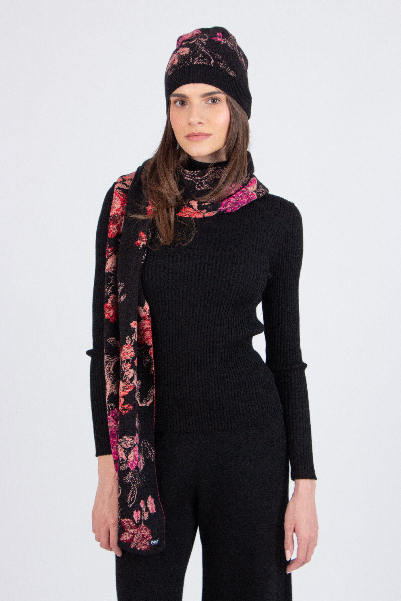 IVKO  Woman IVKO - Scarf Furnishing Florals Pattern Chocolate Black | Verfijnde IVKO Sjaal met Bloemenpatroon