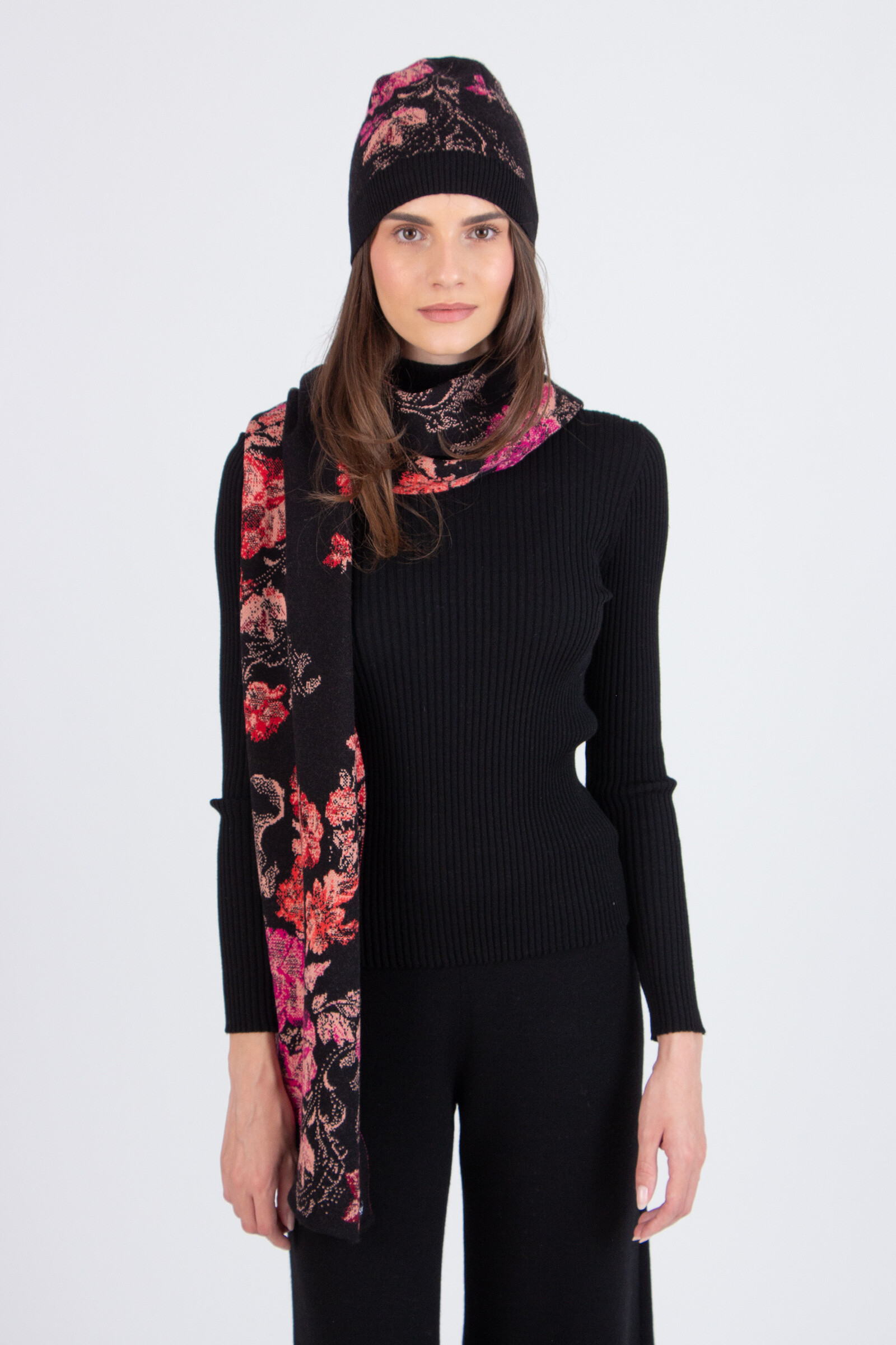 IVKO  Woman IVKO - Scarf Furnishing Florals Pattern Chocolate Black | Verfijnde IVKO Sjaal met Bloemenpatroon