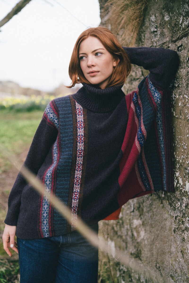 Eribé Montrose Cowl Sweater Bramble | Schotse Trui met Bijzonder Design