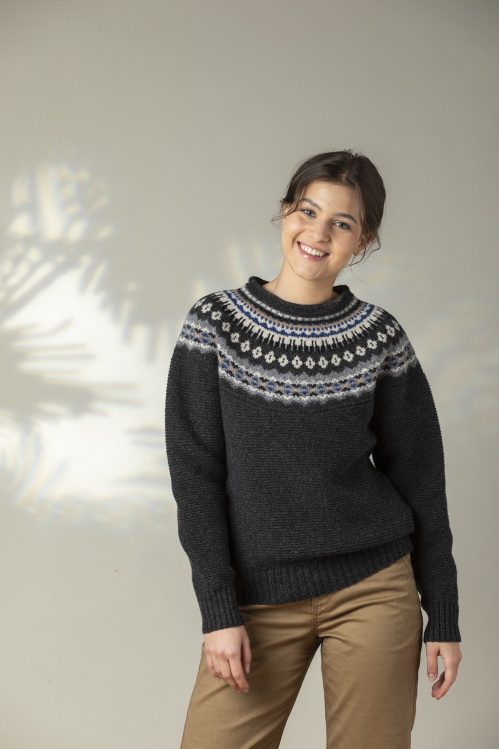 Eribé Eribé Stoneybrek Sweater Aries | Grijze Trui met Fairisle Patroon van Merinowol