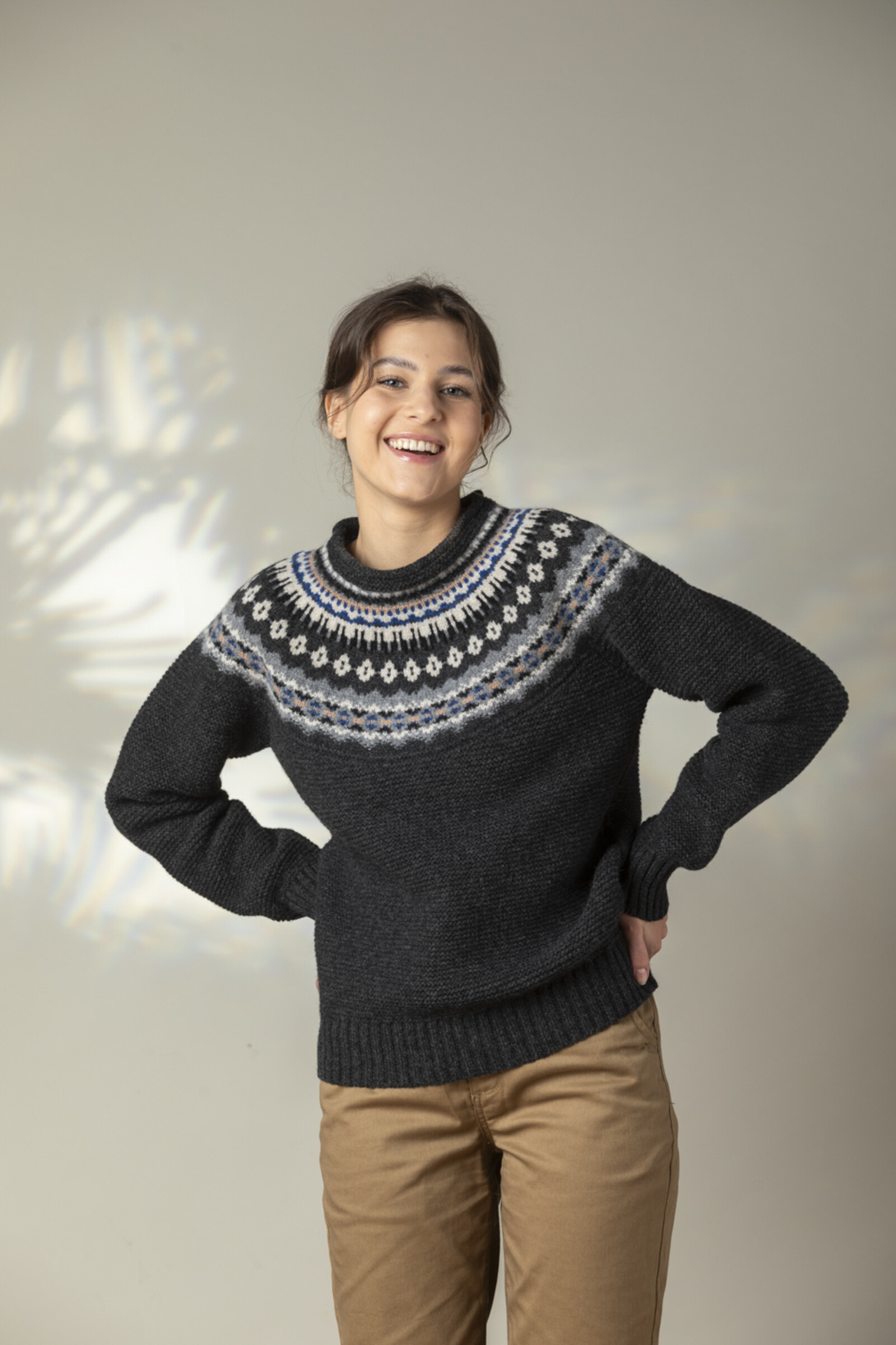 Eribé Eribé Stoneybrek Sweater Aries | Pull Gris à Motif Fairisle en Laine Mérinos
