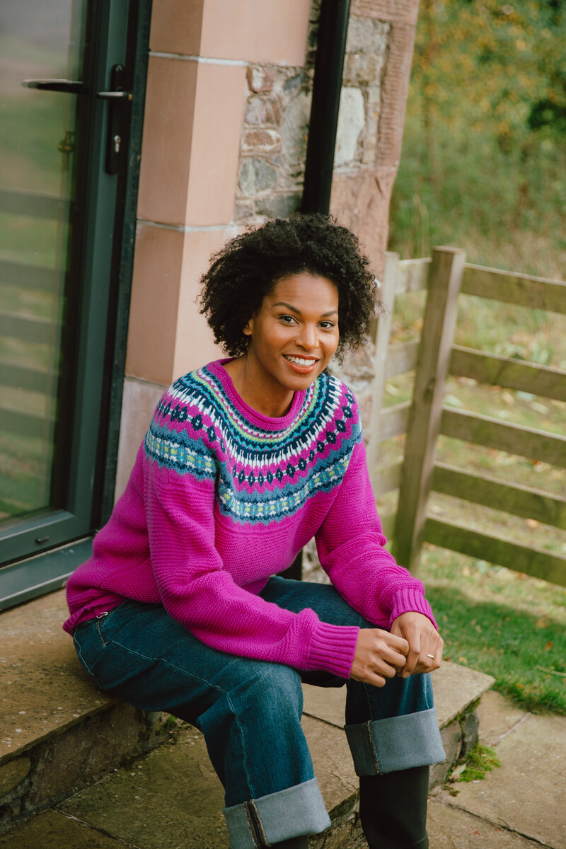 Eribé Stoneybrek Sweater Sweet Pea | Rosa Pullover mit Fairisle-Muster aus Merinowolle