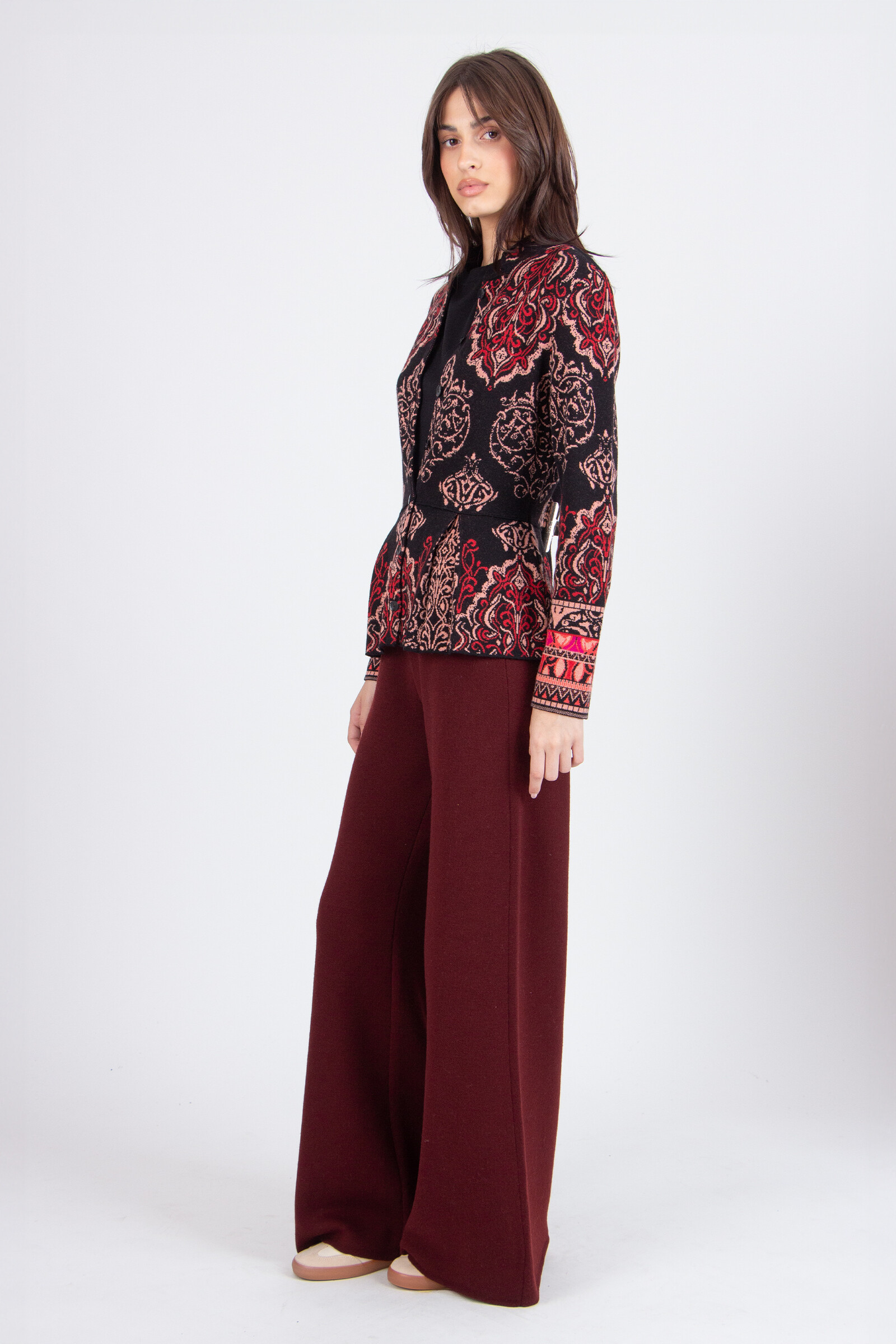 IVKO  Woman IVKO - Jacquard Cardigan Ornament Pattern Chocolate Black | Geniaal IVKO Vest van Wol met Ornamentpatroon