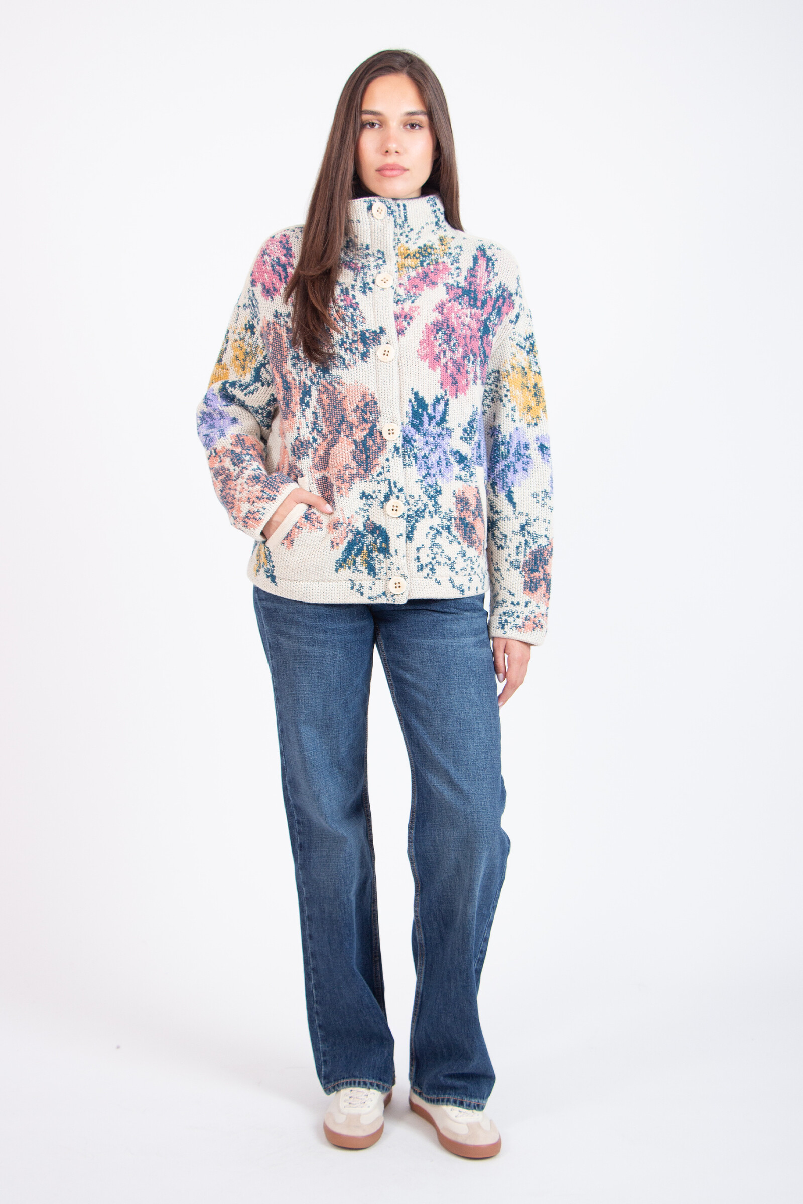 IVKO  Woman IVKO - Roll-Neck Jacket Furnishing Florals Pattern Off-White | Poëtisch IVKO Jasje Voor Bijzondere Momenten