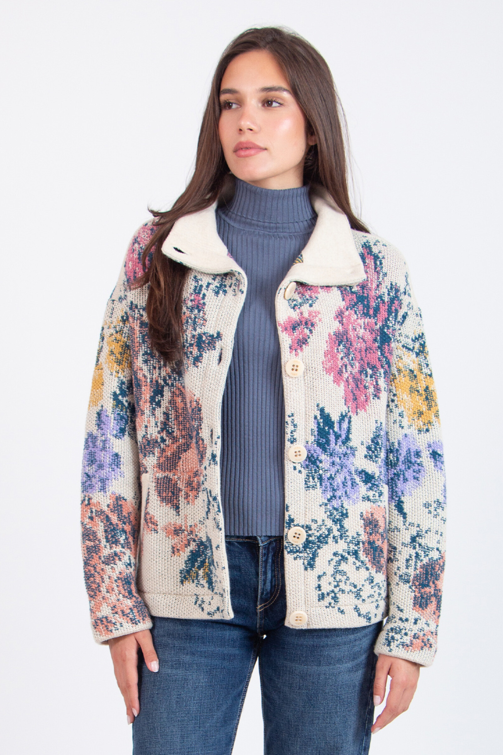 IVKO  Woman IVKO - Roll-Neck Jacket Furnishing Florals Pattern Off-White | Poëtisch IVKO Jasje Voor Bijzondere Momenten