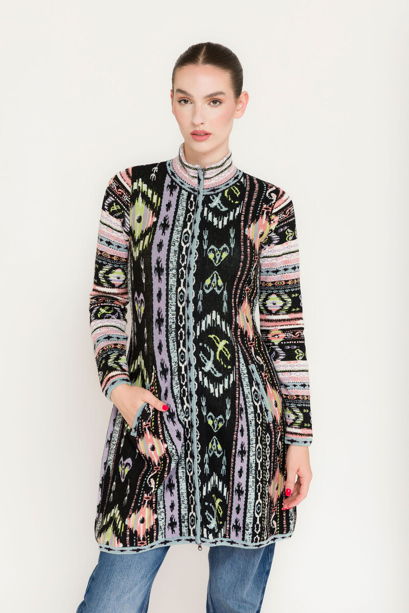 KOOI Knitwear - Cardigan Vina Black | Elegant KOOI Vest van 50% Extrafijne Merinowol en 50% Biologisch Katoen