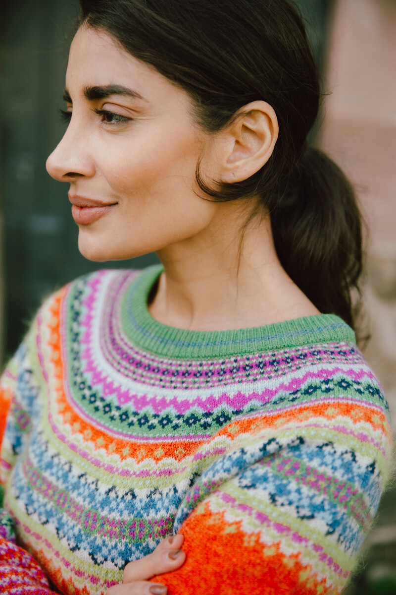 Eribé Alpine Short Sweater Bellarose |  Warm and Soft Sweater with Bright Shades