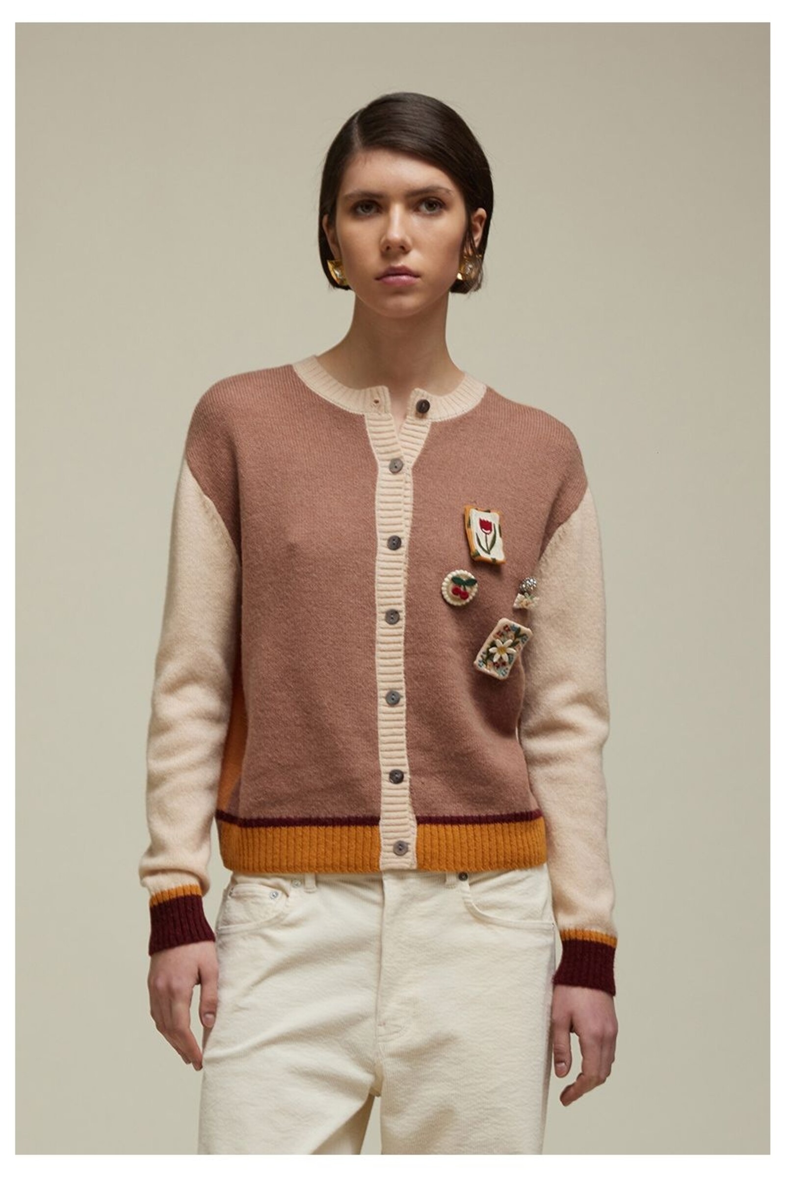 JEi'S JEi'S Multicolor Cardigan with Applications Oat Ocher | Opvallend Vest met Afneembare Applicaties