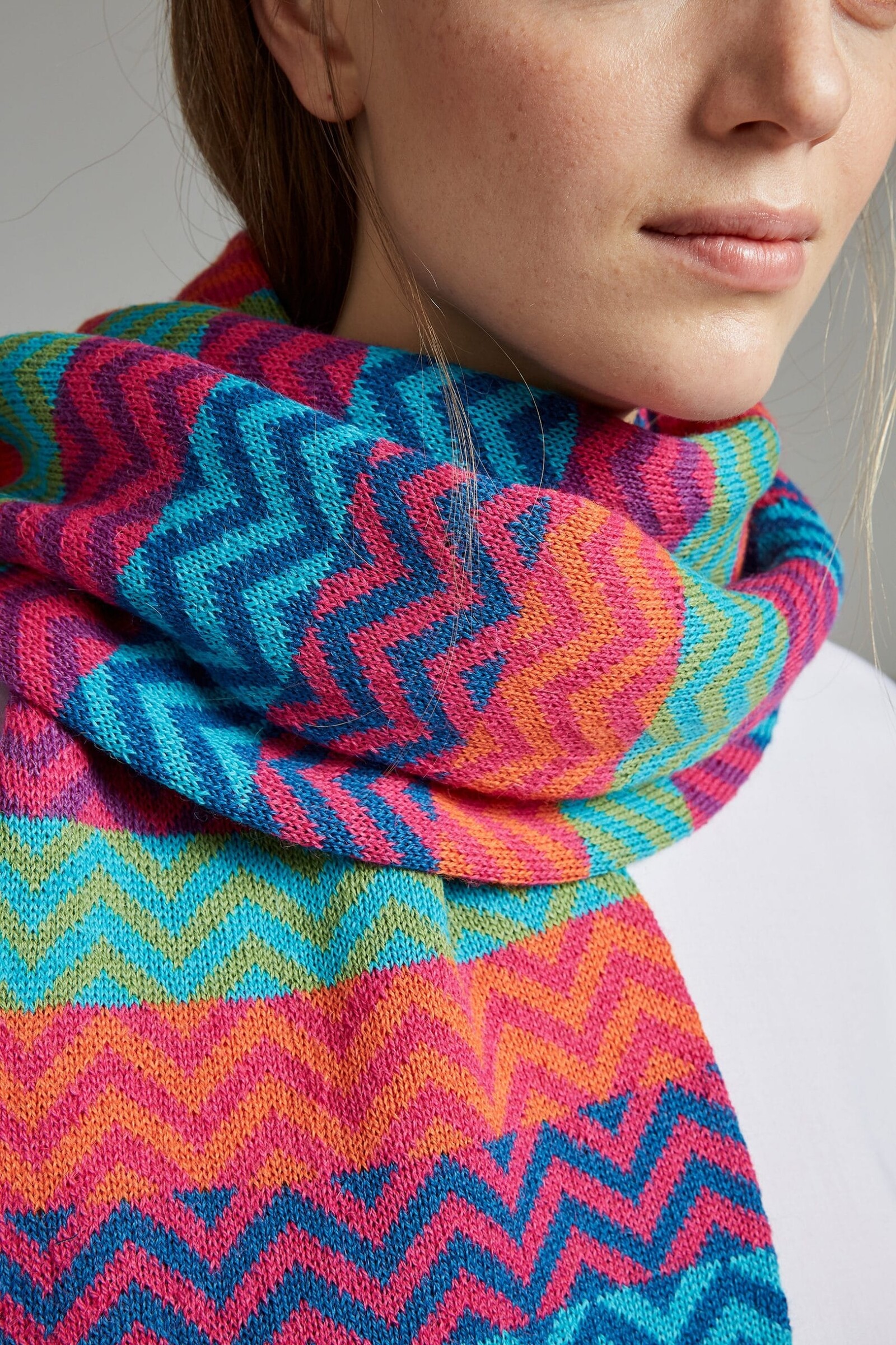 MANUELA BEDFORD MANUELA BEDFORD Zigzag Scarf Pink | Vrolijke Sjaal van 100% Peruaanse Alpacawol