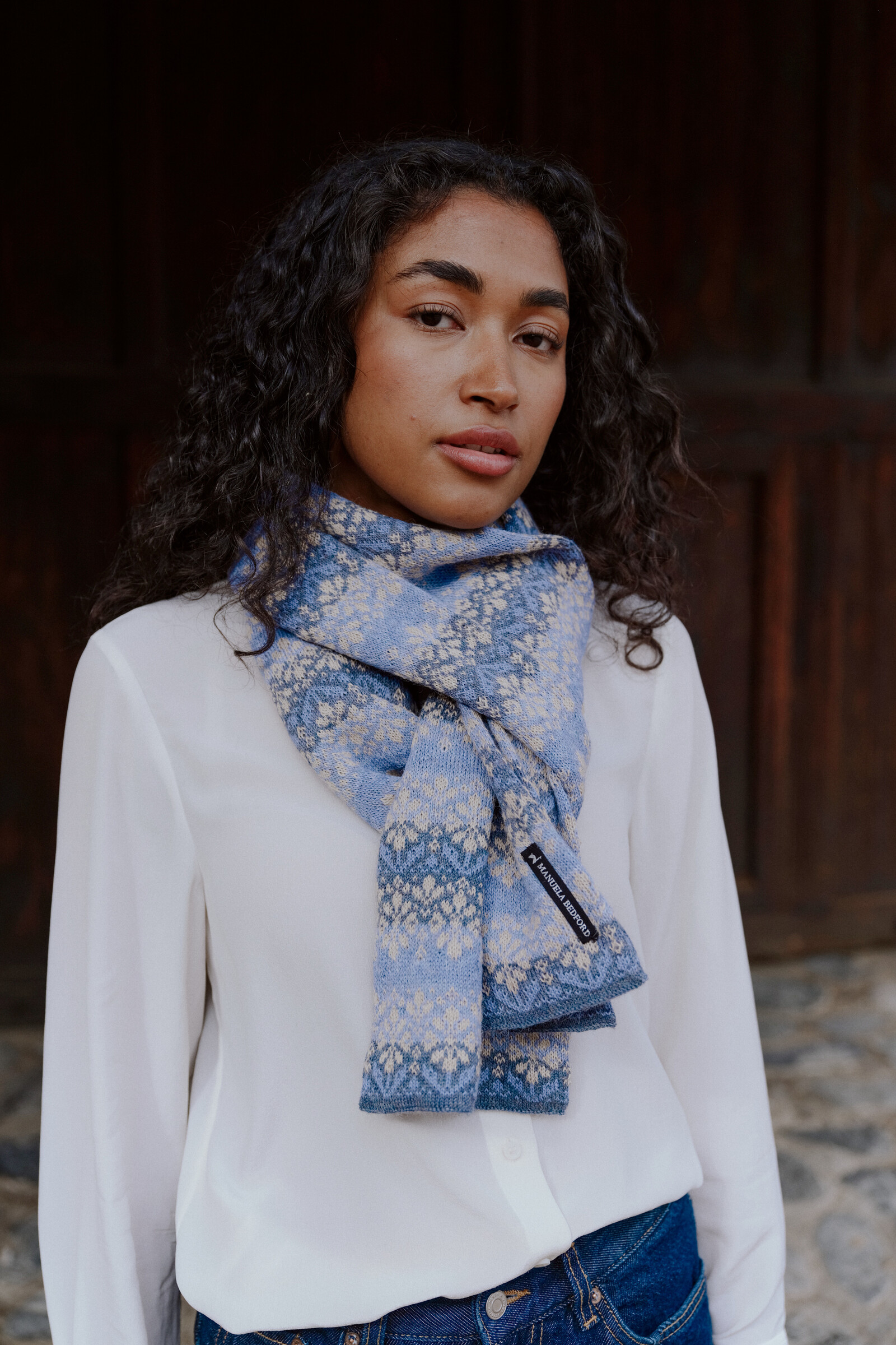 MANUELA BEDFORD MANUELA BEDFORD Alma Scarf Light Blue | Gedistingeerde Sjaal van 100% Peruaanse Alpacawol