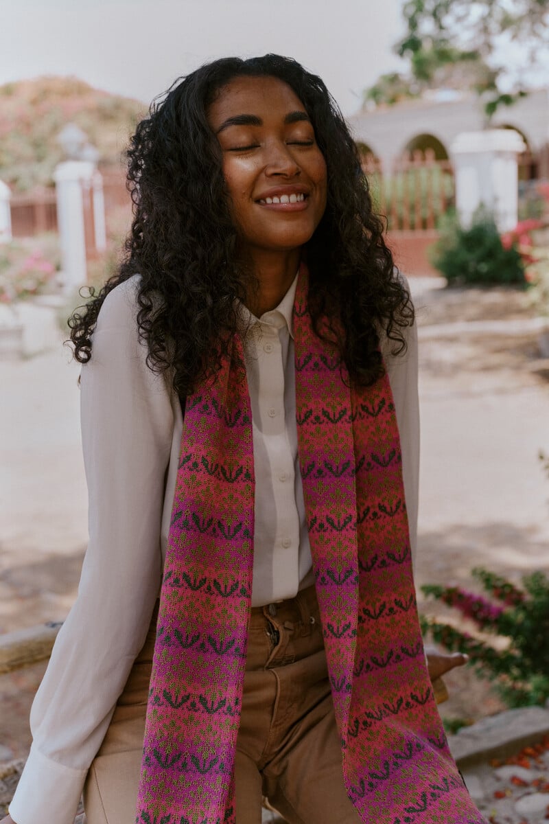 MANUELA BEDFORD Alma Scarf Fuchsia | Kleurrijke Sjaal van 100% Peruaanse Alpacawol