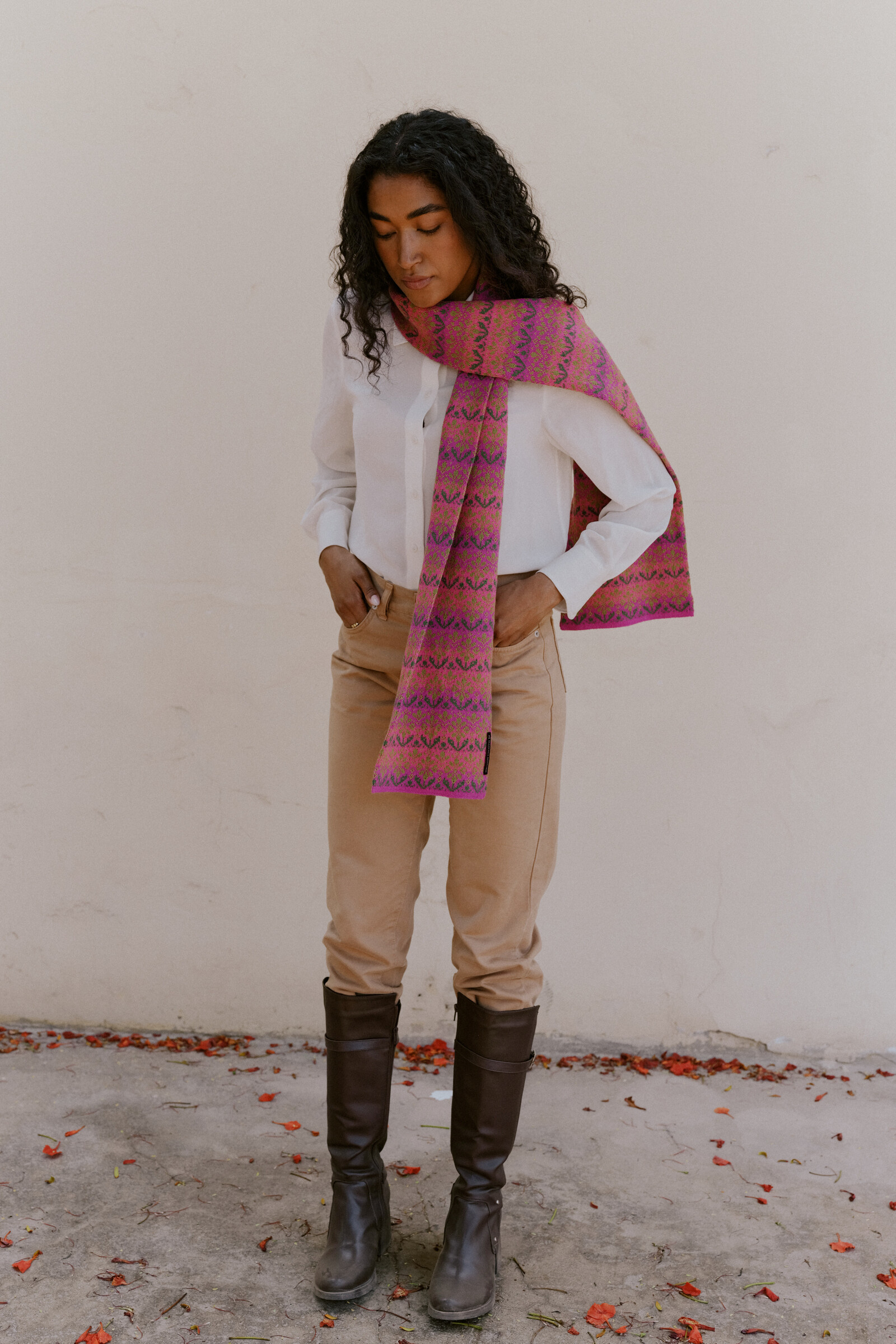 MANUELA BEDFORD MANUELA BEDFORD Alma Scarf Fuchsia | Kleurrijke Sjaal van 100% Peruaanse Alpacawol