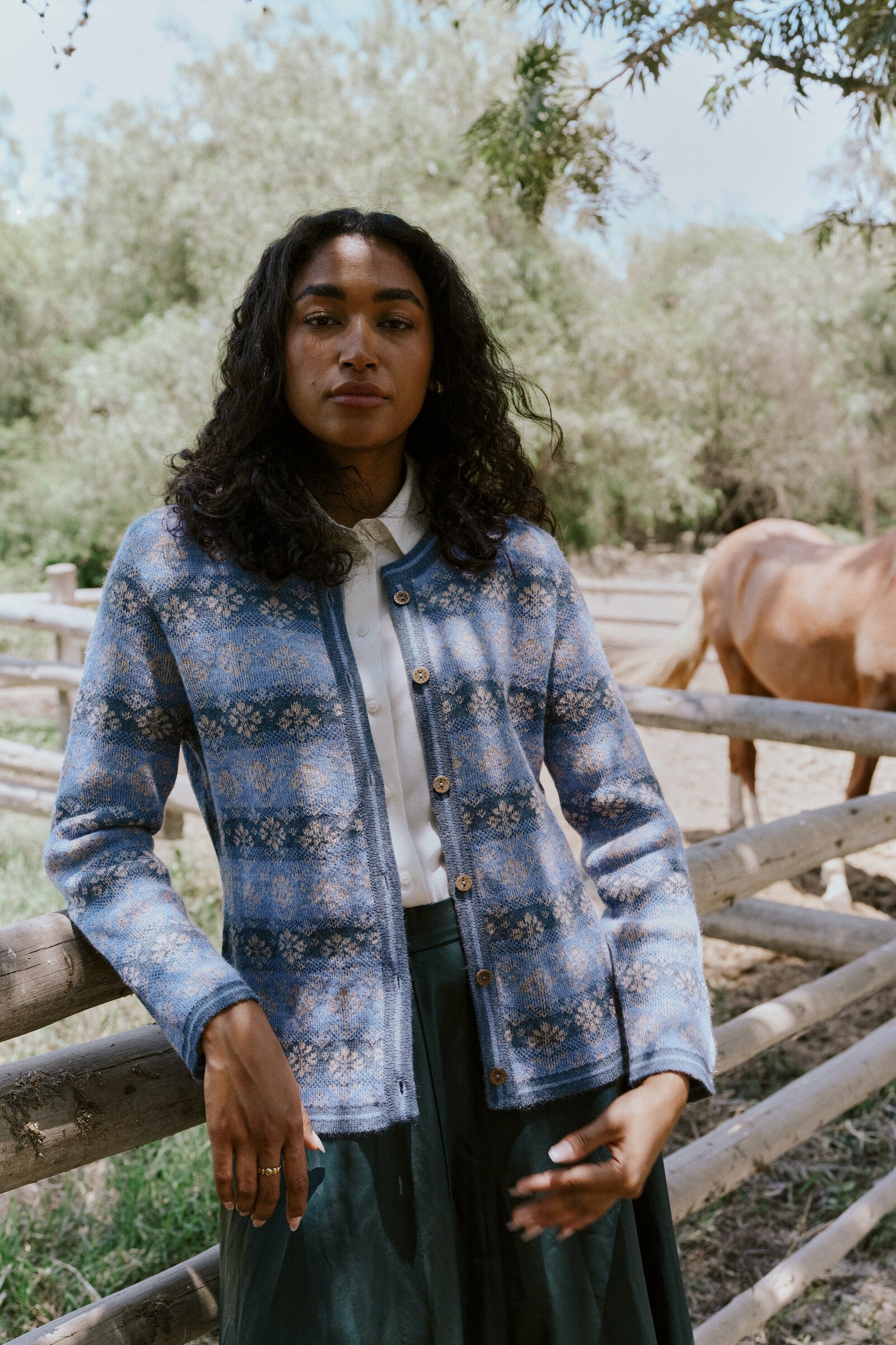 MANUELA BEDFORD MANUELA BEDFORD Cleo Cardigan Light Blue | Elegant Blauw Vest van 100% Peruaanse Alpacawol