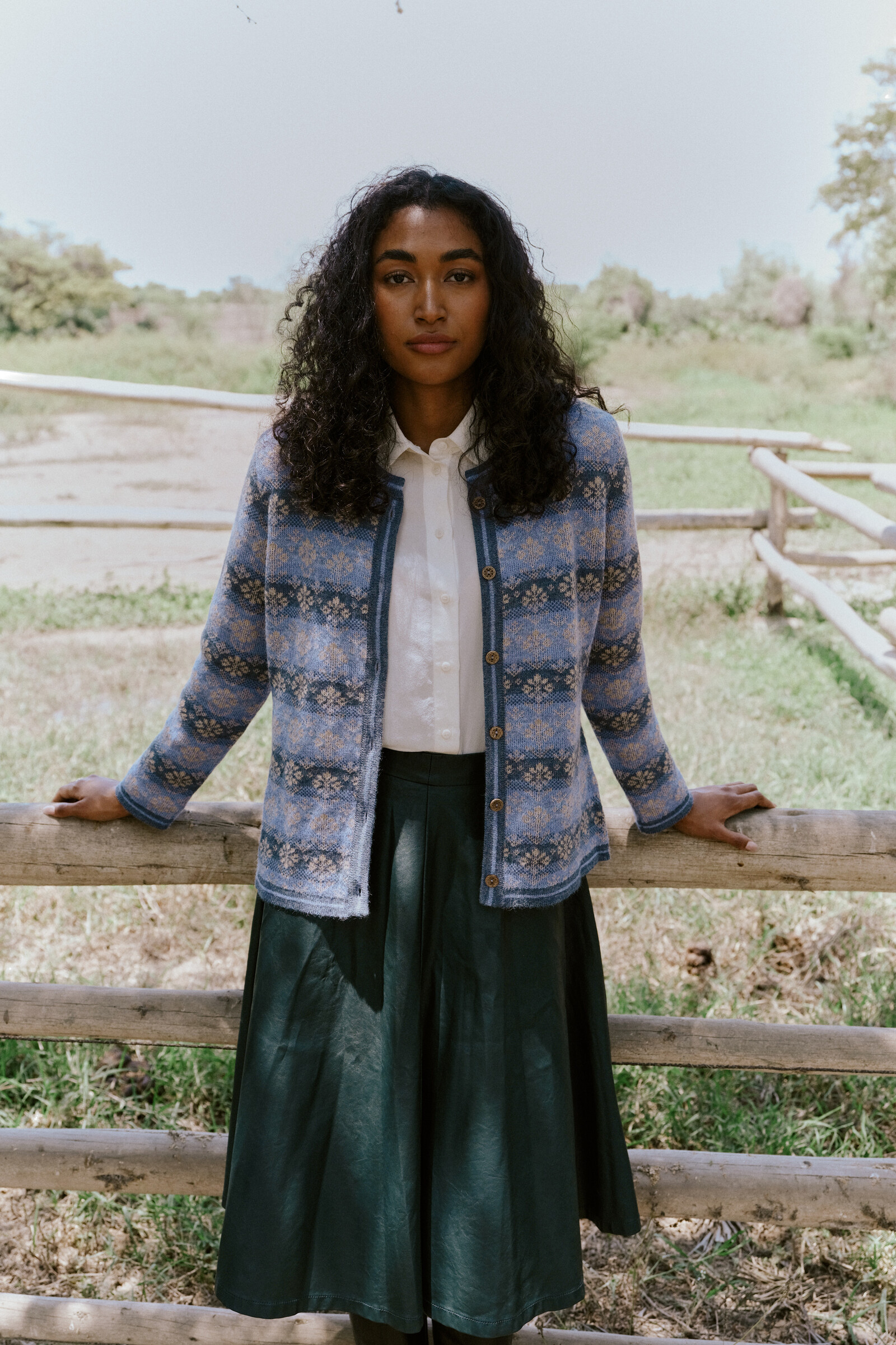 MANUELA BEDFORD MANUELA BEDFORD Cleo Cardigan Light Blue | Elegant Blauw Vest van 100% Peruaanse Alpacawol