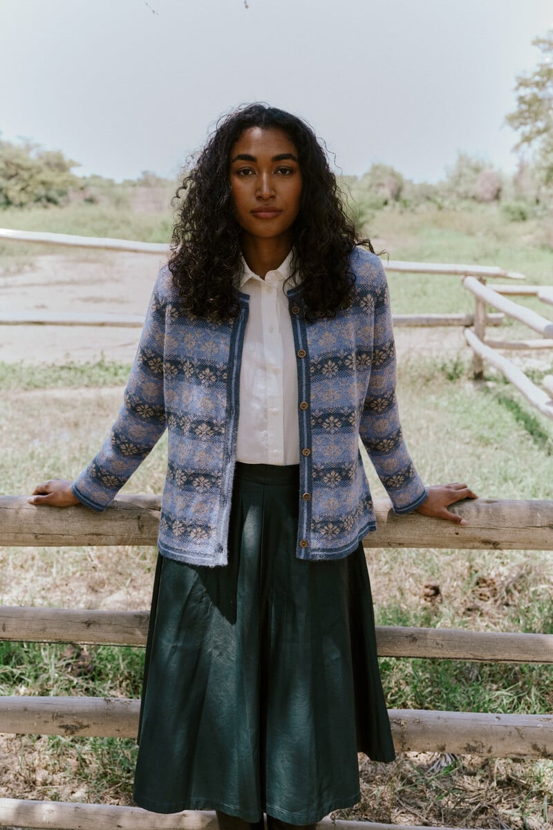 MANUELA BEDFORD Cleo Cardigan Light Blue | Elegant Blauw Vest van 100% Peruaanse Alpacawol