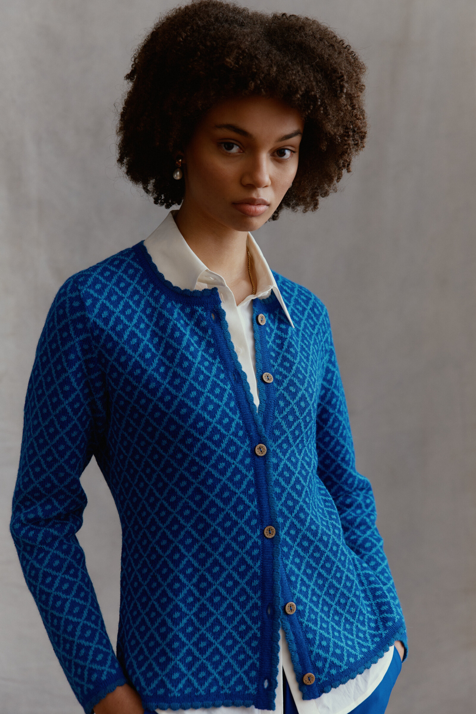 MANUELA BEDFORD MANUELA BEDFORD Aura Cardigan Blue | Verleidelijk Blauw Vest van 100% Peruaanse Alpacawol