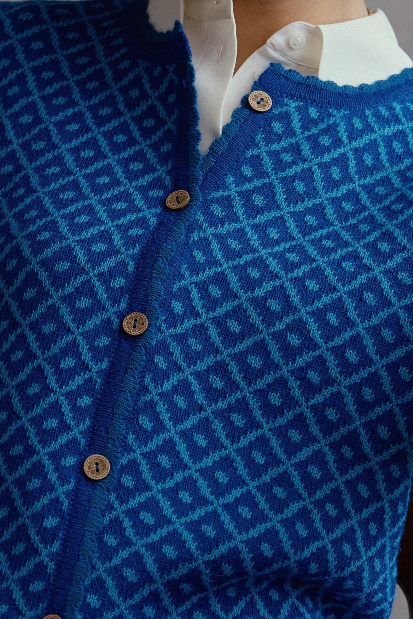 MANUELA BEDFORD MANUELA BEDFORD Aura Cardigan Blue | Verleidelijk Blauw Vest van 100% Peruaanse Alpacawol