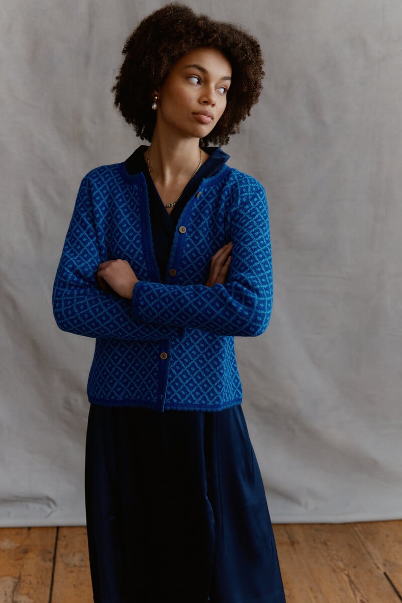 MANUELA BEDFORD Aura Cardigan Blue | Verleidelijk Blauw Vest van 100% Peruaanse Alpacawol