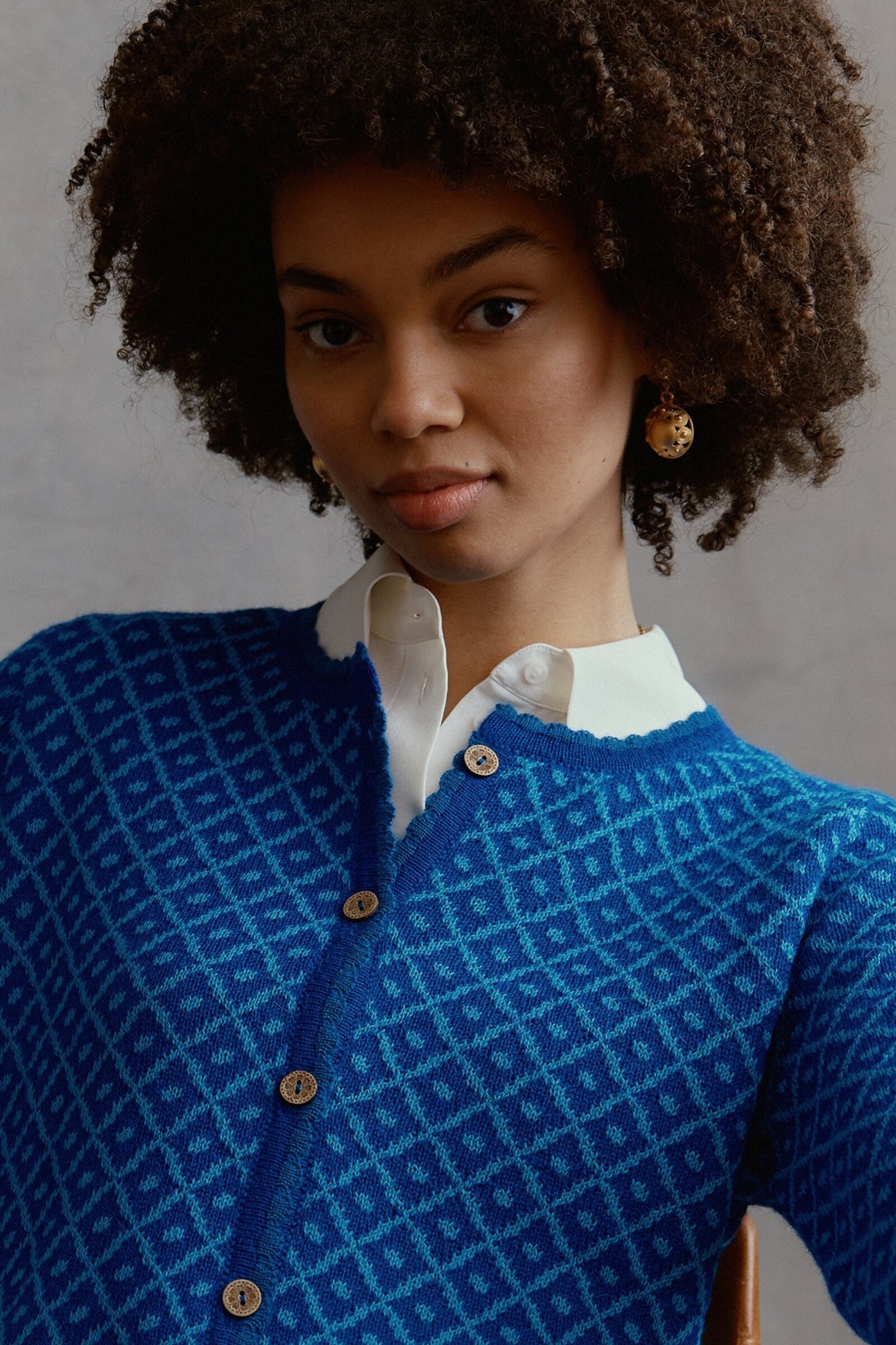 MANUELA BEDFORD MANUELA BEDFORD Aura Cardigan Blue | Verleidelijk Blauw Vest van 100% Peruaanse Alpacawol