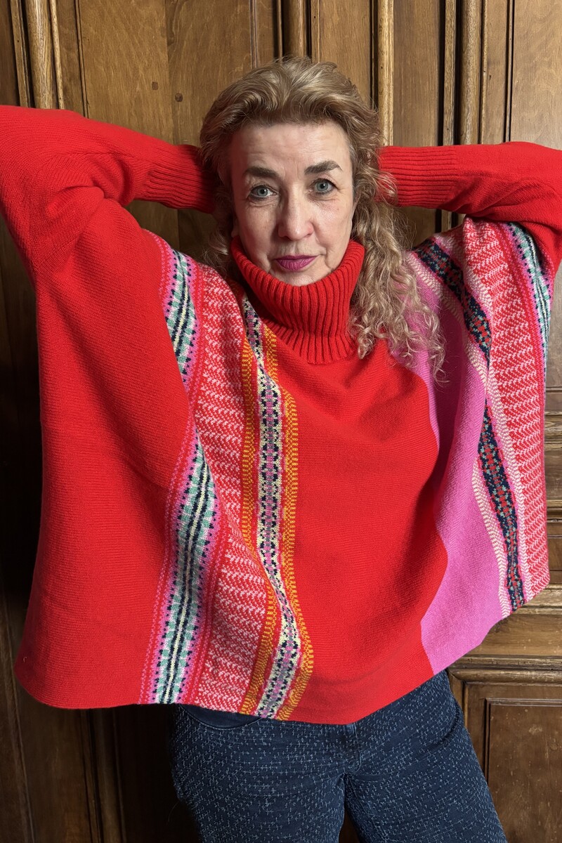 Eribé Montrose Cowl Sweater Scarlet | Schottischer Pullover mit Besonderem Design