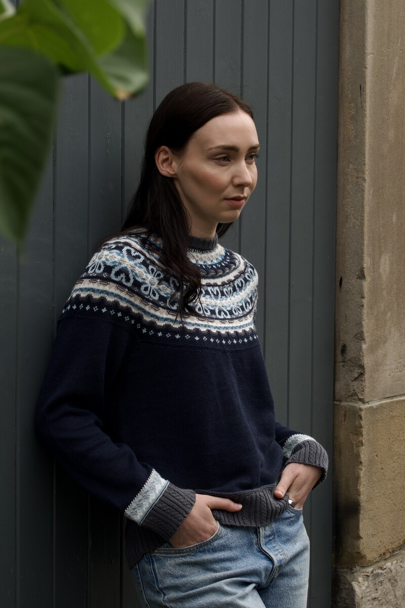 Eribé Evie Crew Neck Sweater Marina |  Pull Bleu à 53% de Lin et à 47% de Coton Biologique