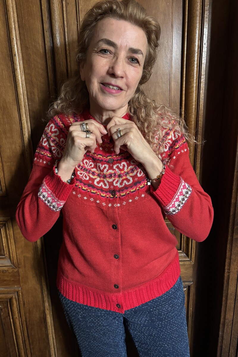 Eribé Evie Crew Neck Cardigan Atlas |  Gilet Rouge à 53% de Lin et à 47% de Coton Biologique