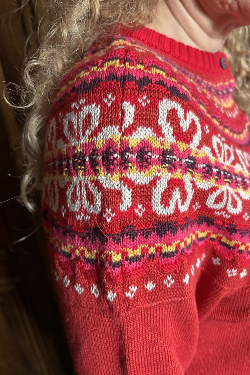 Eribé Evie Crew Neck Cardigan Atlas |  Rood Vest van 53% Linnen en 47% Biologisch Katoen