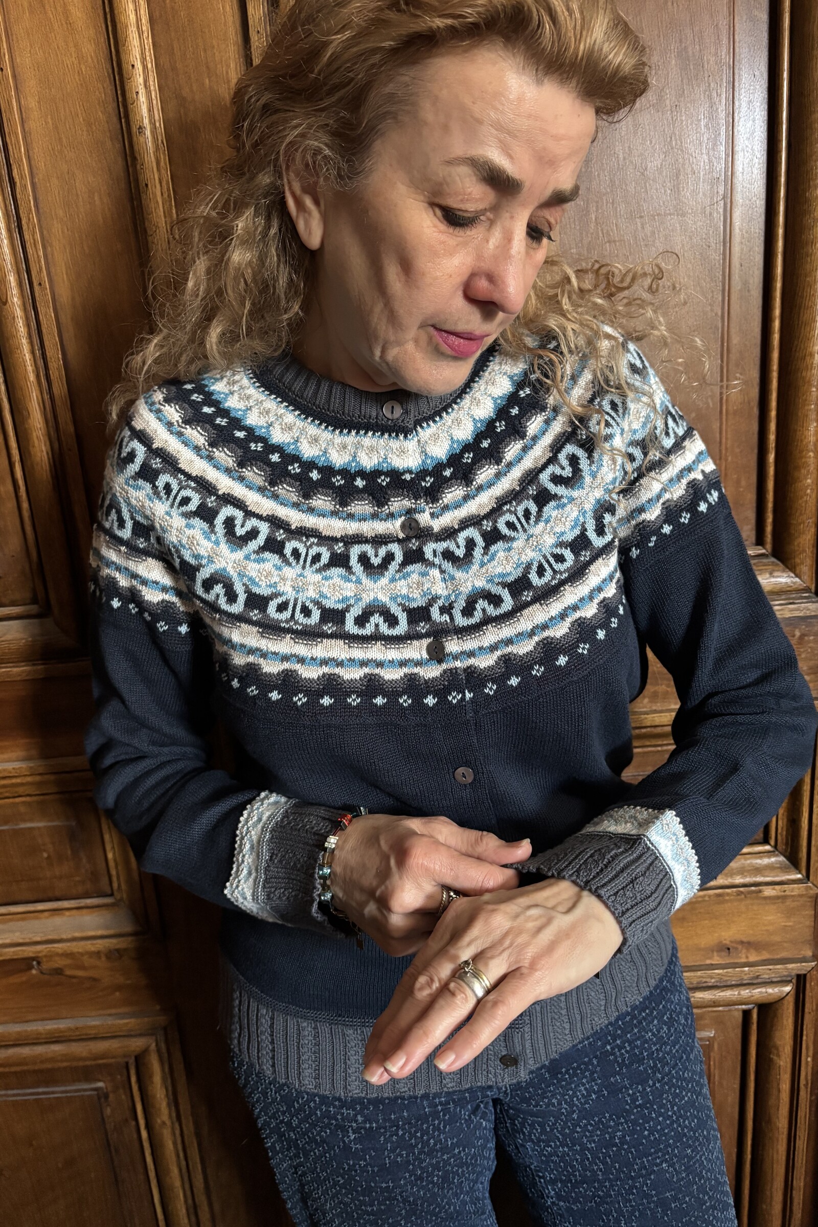 Eribé Eribé Evie Crew Neck Cardigan Marina |  Blue Cardigan of 53% Linen and 47% Organic Cotton