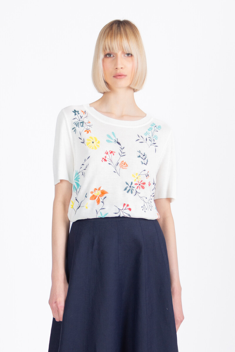 IVKO - Pullover with Embroidery Floral Pattern White | Wit Zomers Shirt met Kleurrijke Geborduurde Bloemen