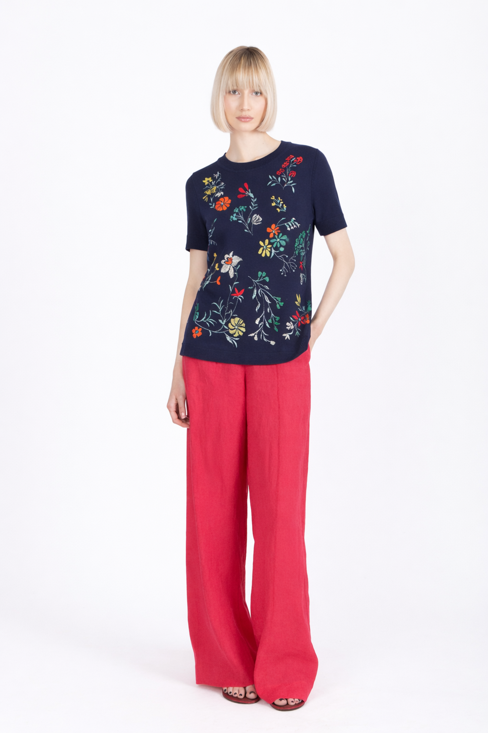 IVKO  Woman IVKO - Pullover with Embroidery Floral Pattern Marine | Donkerblauw Zomers Shirt met Kleurrijke Geborduurde Bloemen