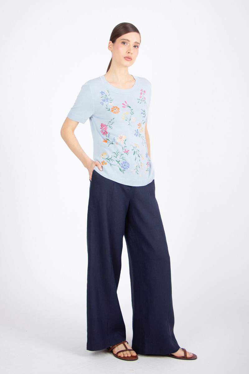 IVKO - Pullover with Embroidery Floral Pattern Sky | Lichtblauw Zomers Shirt met Kleurrijke Geborduurde Bloemen