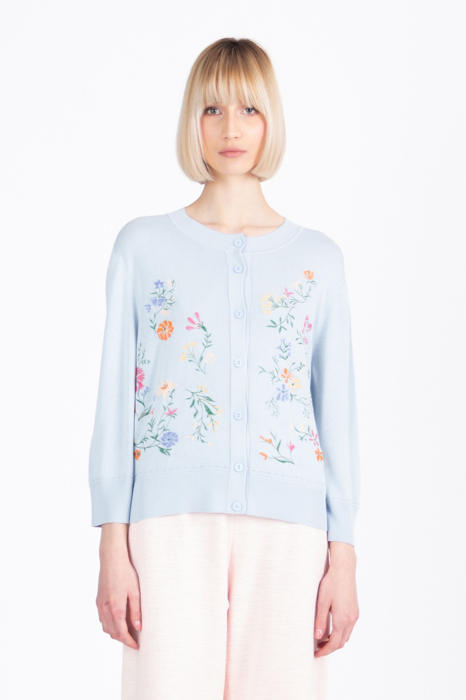 IVKO  Woman IVKO - Embroidered Cardigan Floral Pattern Sky | Lichtblauw Zomers Vest met Kleurrijke Geborduurde Bloemen