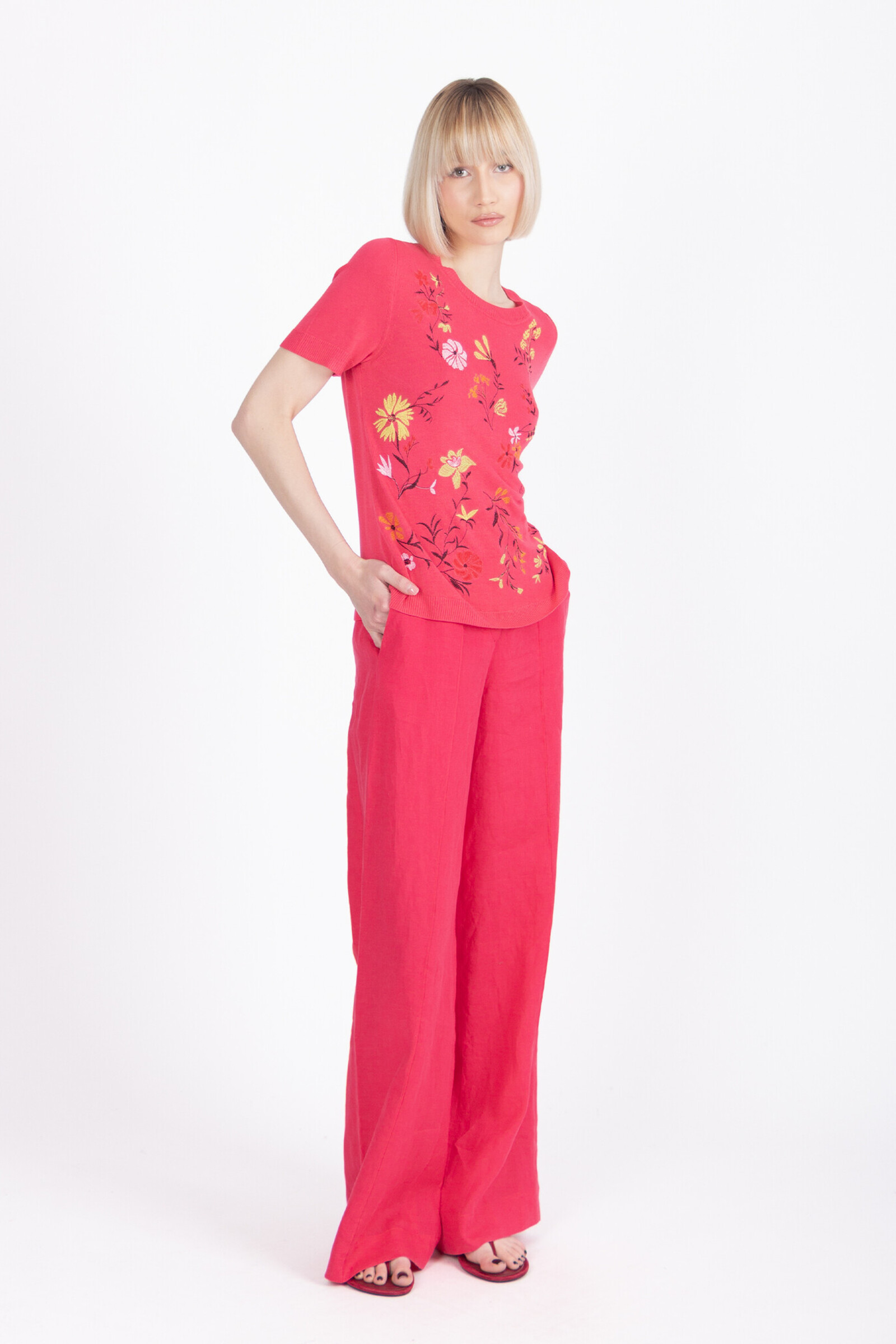 IVKO  Woman IVKO - Pullover with Embroidery Floral Pattern Pink | Roze Zomers Shirt met Kleurrijke Geborduurde Bloemen