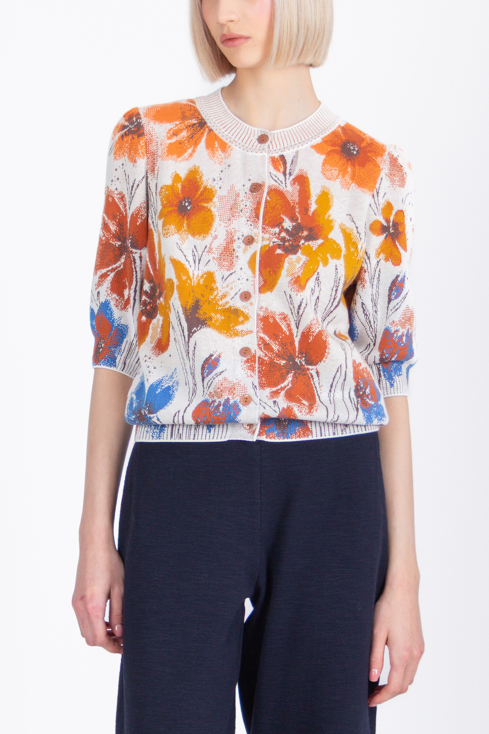 IVKO  Woman IVKO - Short Sleeve Cardigan Floral Pattern White Coffee | Verleidelijk Beige Vest met Kleurrijke Bloemen