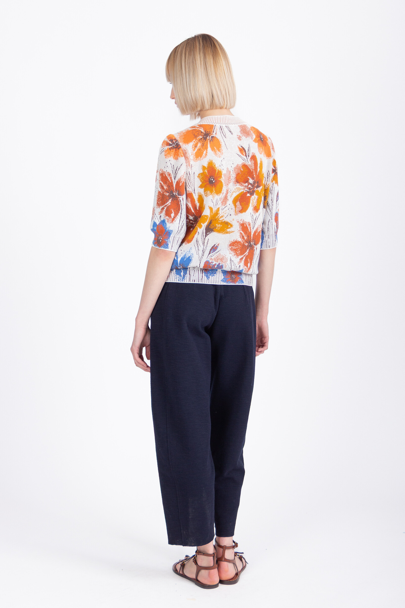 IVKO  Woman IVKO - Short Sleeve Cardigan Floral Pattern White Coffee | Verleidelijk Beige Vest met Kleurrijke Bloemen