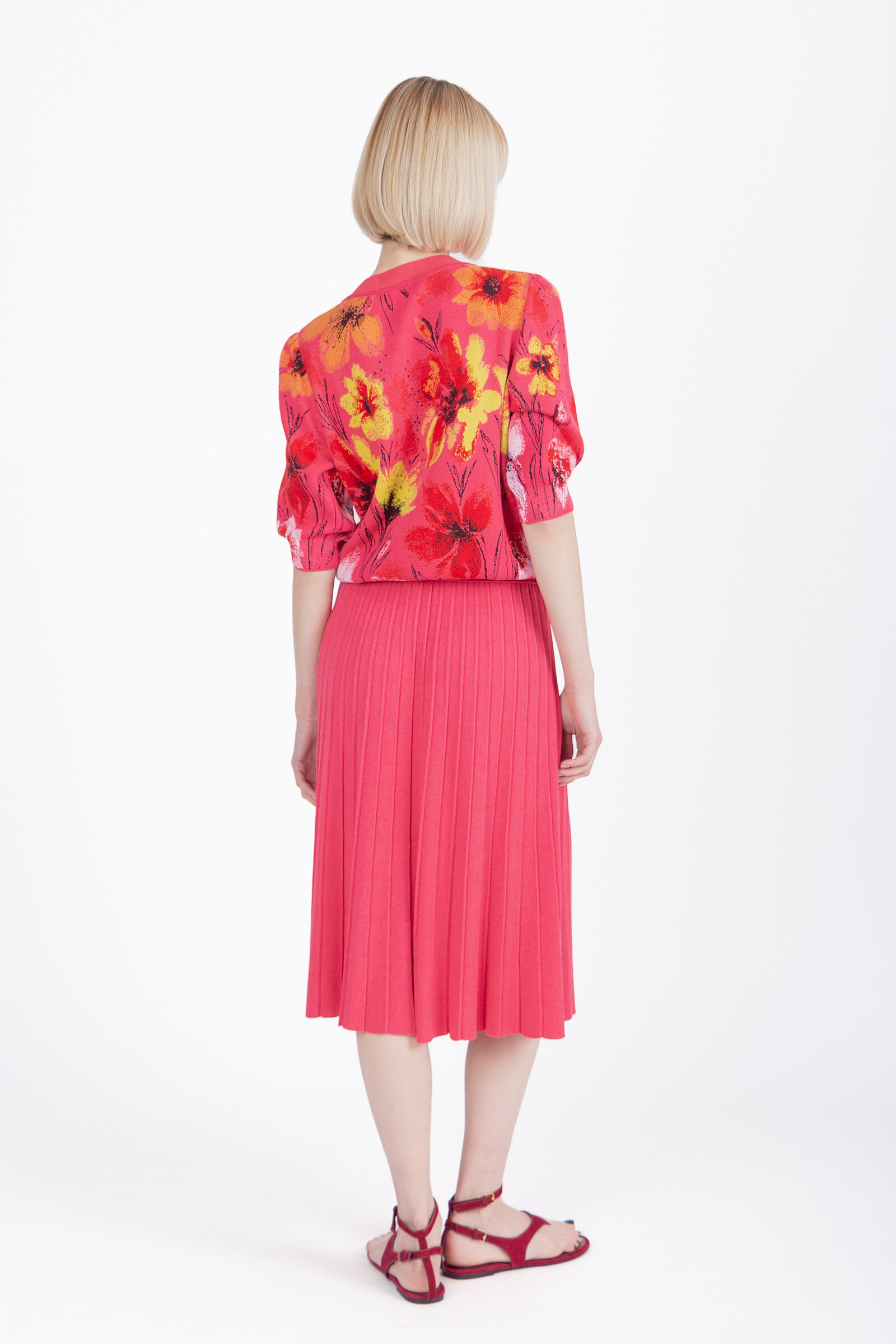 IVKO  Woman IVKO - Short Sleeve Cardigan Floral Pattern Pink | Verleidelijk Felroze Vest met Kleurrijke Bloemen